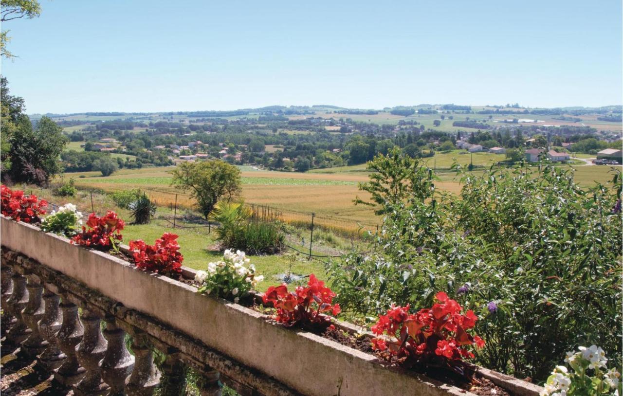 Gorgeous Home In Lavardac With Kitchen Eksteriør bilde